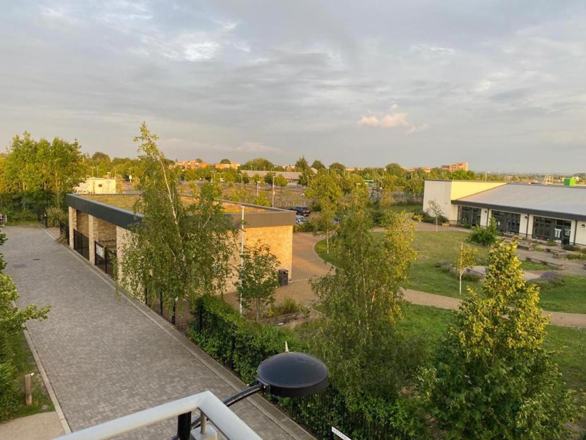 Exquisite Trumpington Apartment With Free On-Site Parking,Self Check-In, Terrace, Super Fast Wifi & 5 Mins Drive To Addenbrookes & Papworth Hospitals Cambridge  Exterior photo
